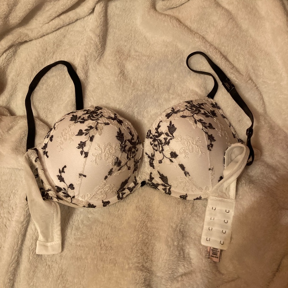 NWT vs bra 34 d